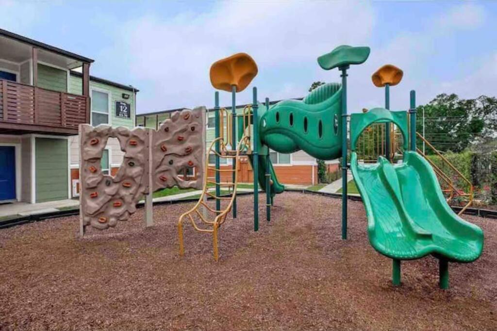 Beautiful/Spacious 2 Bedroom Houston Near Galleria Екстер'єр фото